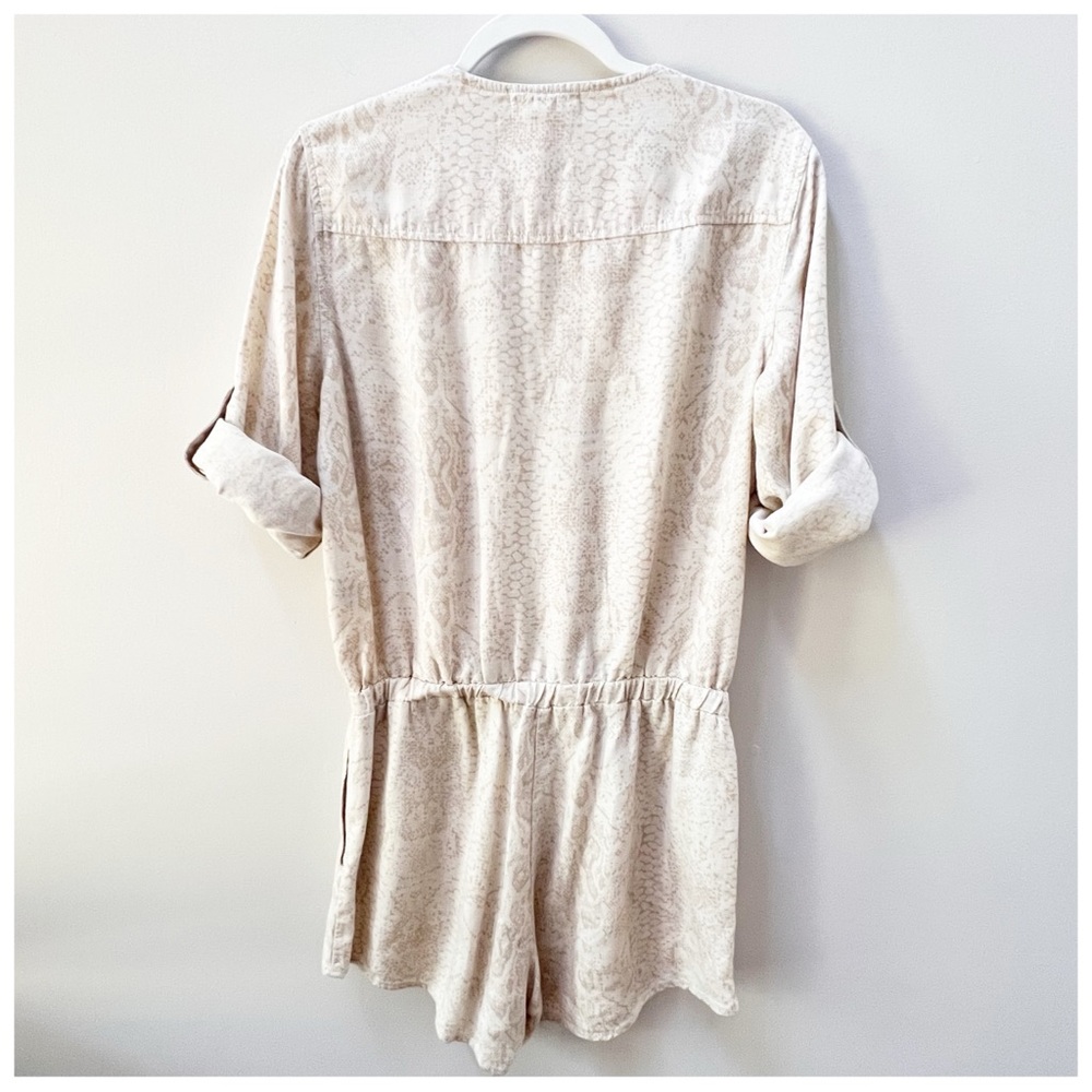 Anthropologie Cloth & Stone Dahl Snakeskin Print Romper Size Small - Picture 2 of 16